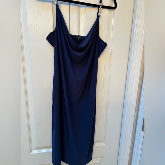 Elegant Navy Blue Dress - Picture 3 of 8